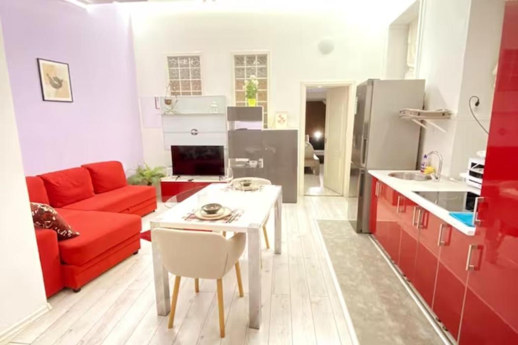 Yes, Yes! Lovely Apartment Good Amenities Budapest Center Экстерьер фото