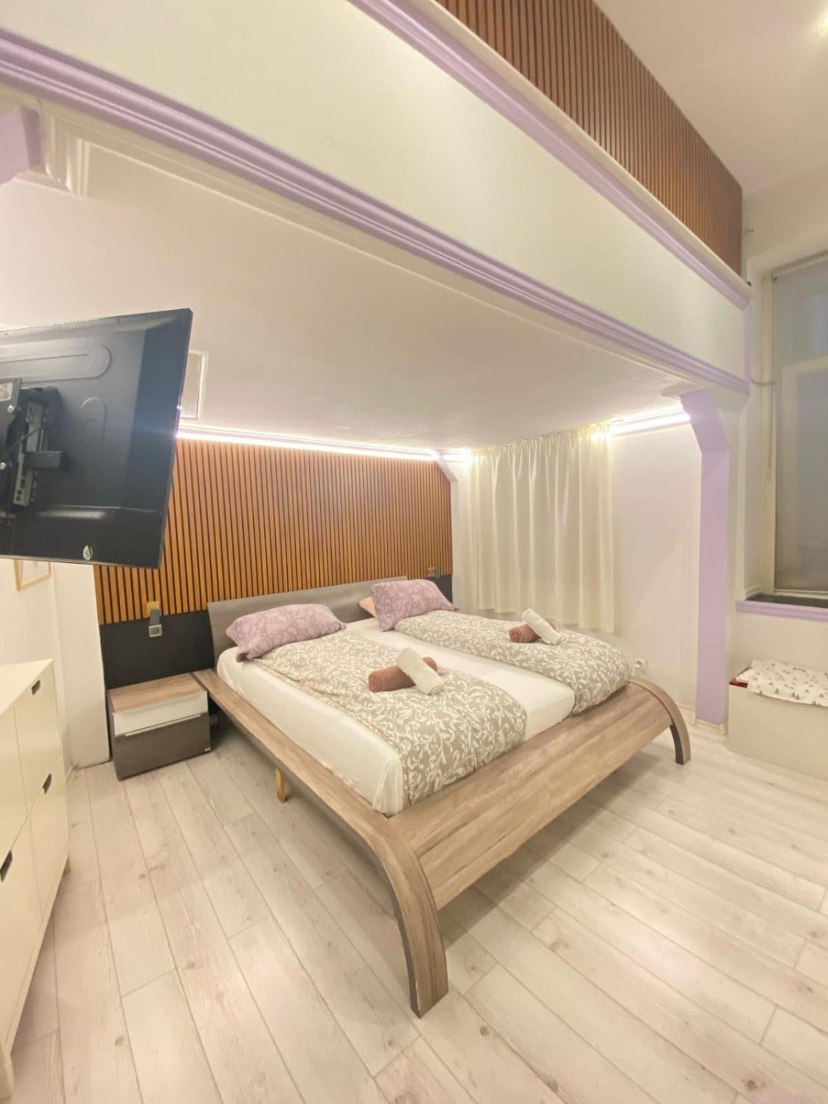 Yes, Yes! Lovely Apartment Good Amenities Budapest Center Экстерьер фото
