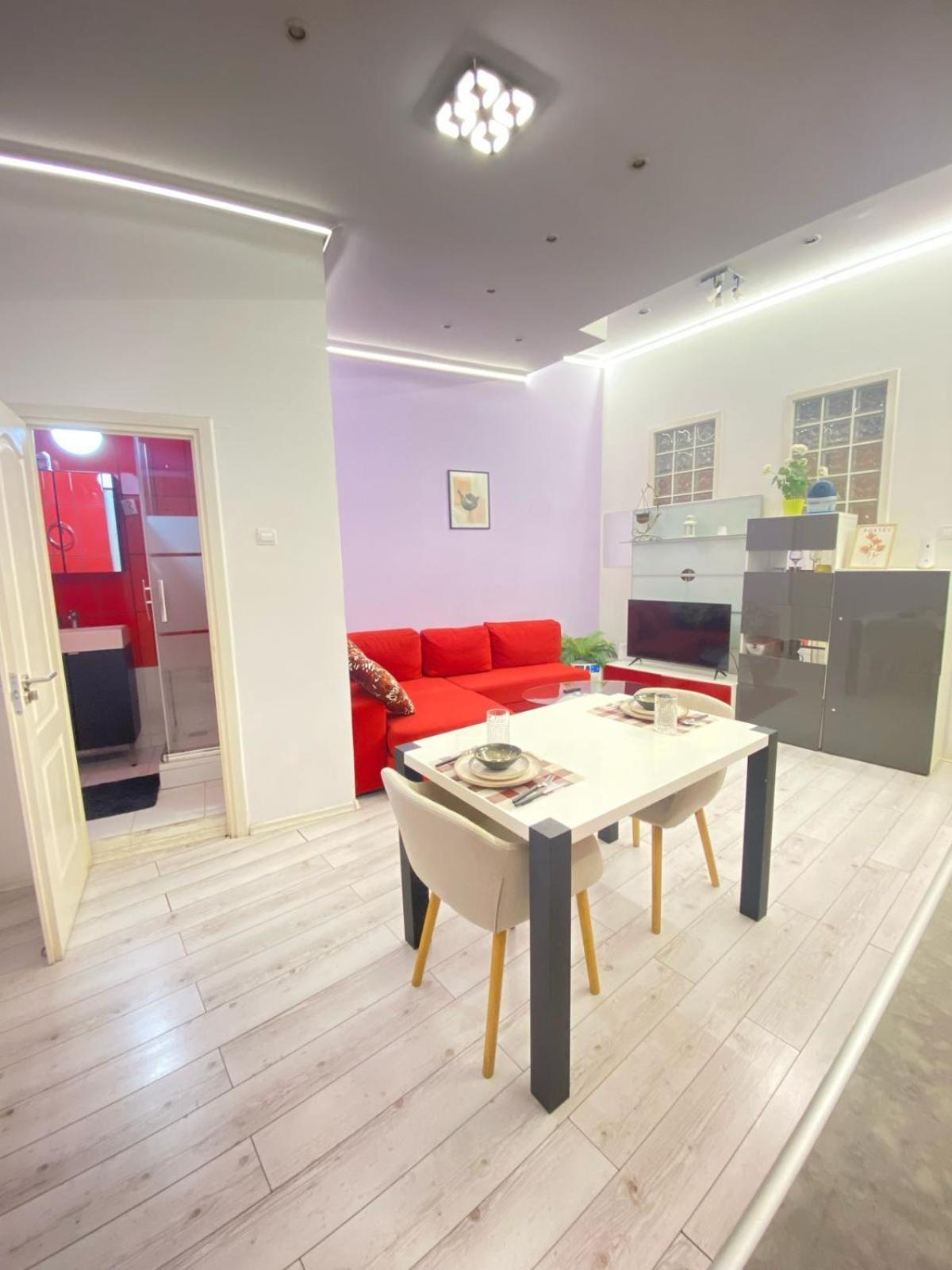 Yes, Yes! Lovely Apartment Good Amenities Budapest Center Экстерьер фото